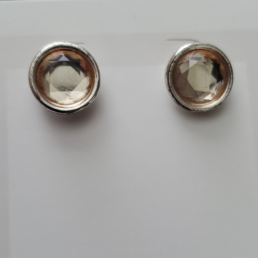 Round Studs